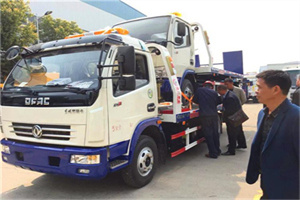 武汉汽车道路救援拖车价格